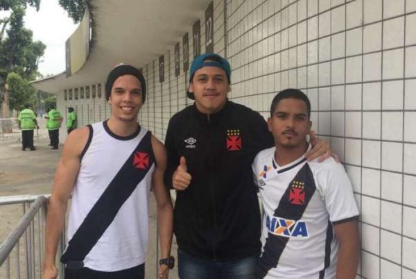 Victor Lima, Anderson Oliveira e Victor Assis foram os primeiros da fila e ficaram por mais de 12 horas