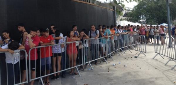 Filas enormes foram criadas no primeiro dia de venda de ingressos para Vasco x Botafogo