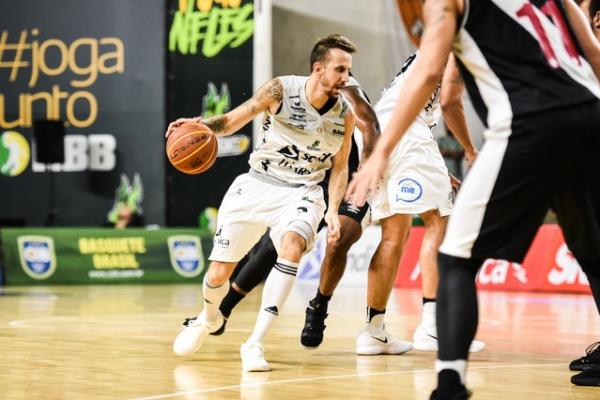 Duda acabou o jogo com 11 pontos, mas não conseguiu evitar a derrota do Baur 