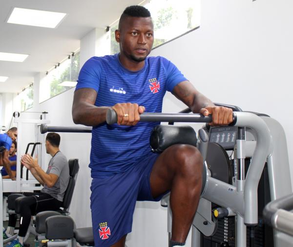 Riascos trabalhou forte na academia do CT das Vargens