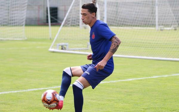 Rildo fez um trabalho à parte nesta sexta-feira no campo