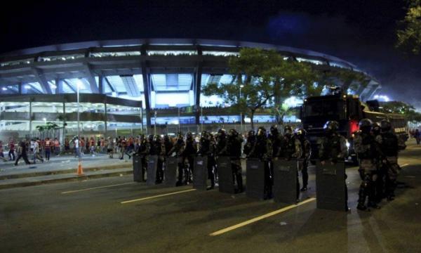 Policiamento no entorno do Maracanã