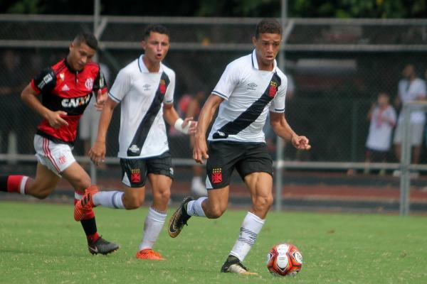 Figueiredo estreou com o pé direito e marcou o primeiro gol do duelo