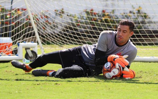 Martín Silva suando a camisa na Colina Histórica