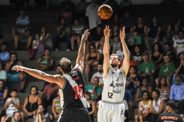 Renan Lenz, com problema na virilha, será outro desfalque do Dragão