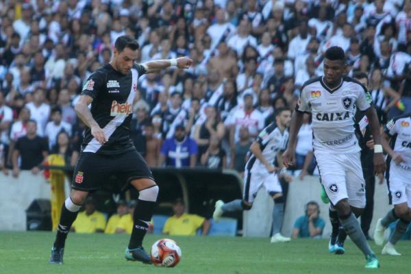  Desábato em ação contra o Botafogo no Maraca