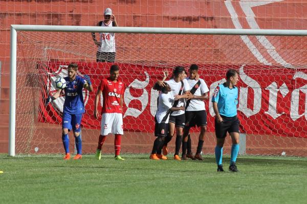 Comemoração cruzmaltina na casa do Vila Nova-GO