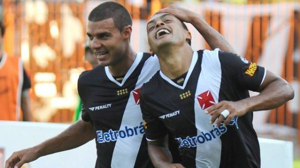 Elder Granja (à esquerda) disputou 22 jogos pelo Vasco