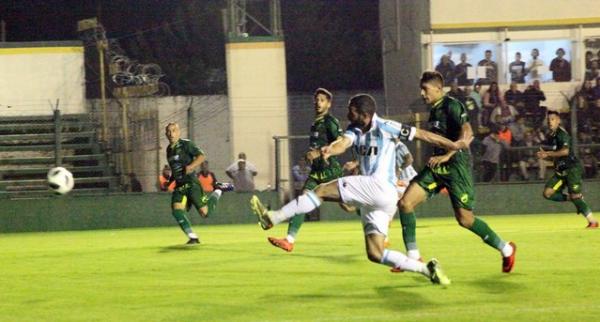 Racing perde para o Defensa y Justicia fora de casa