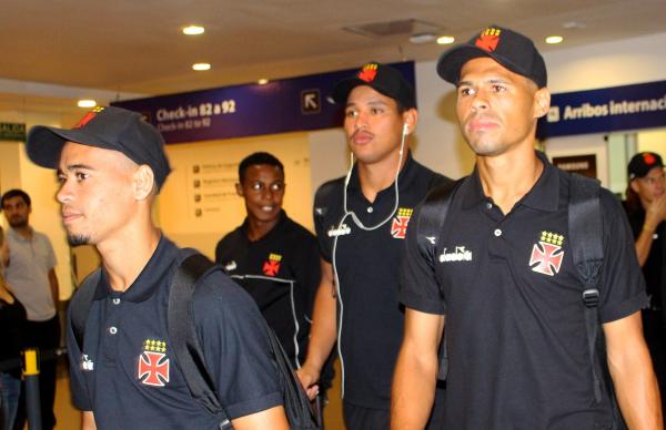 Cruzmaltino durante a chegada no Aeroporto Ezeiza
