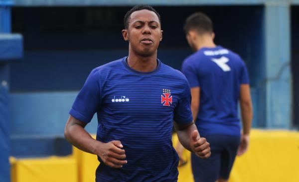 Wellington suando a camisa durante atividade em Buenos Aires