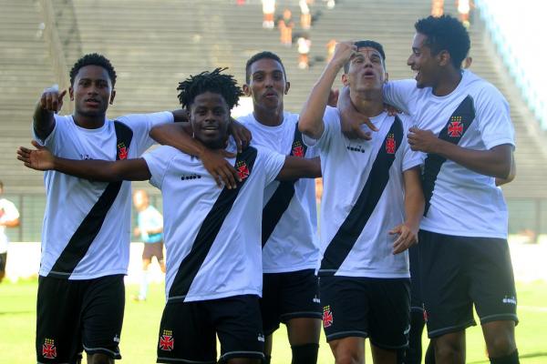 Na Colina, Lucas Santos comemora classificação ao lado dos companheiros