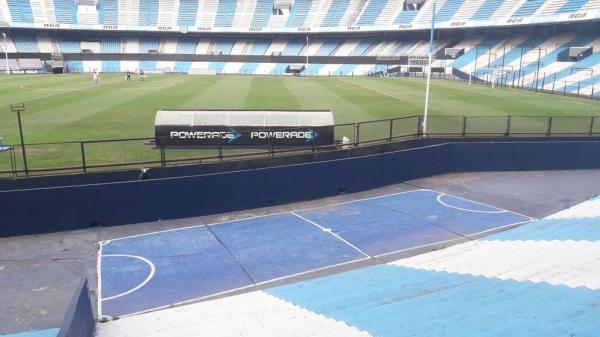 Quadra ao lado das arquibancada