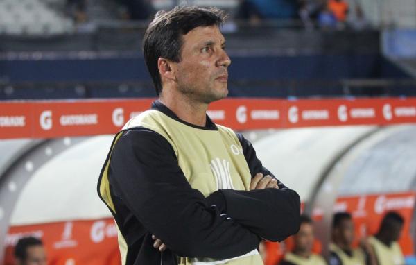 Zé Ricardo durante a derrota para o Racing