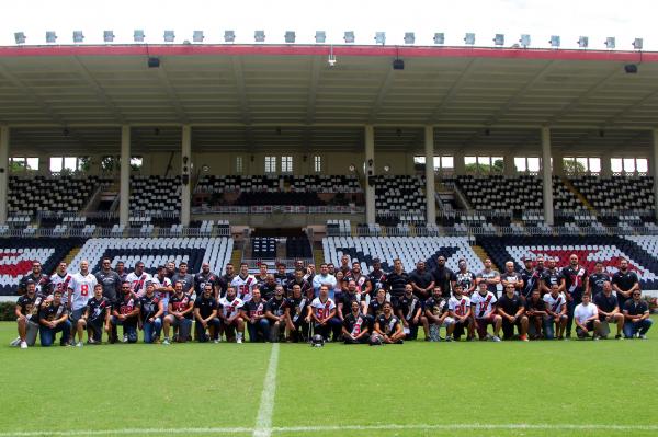 Grupo reunido em São Januário na reapresentação do elenco para 2018