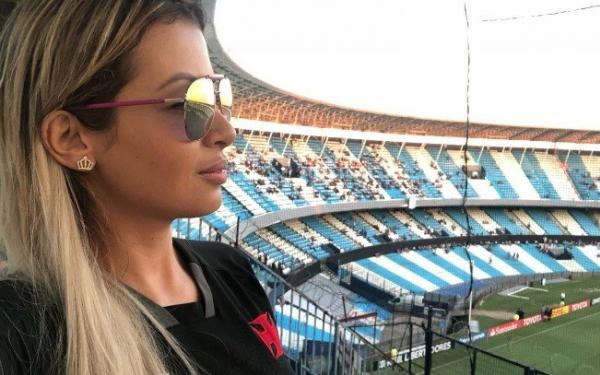 Musa do Vasco, Bianka Cabral acompanhou o jogo do seu time diante do Racing, na Argentina