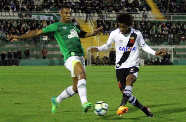 Jovem Alan em ação contra a Chapecoense em 2017