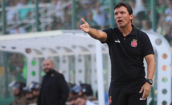 Zé Ricardo durante empate do Vasco com a Chapecoense