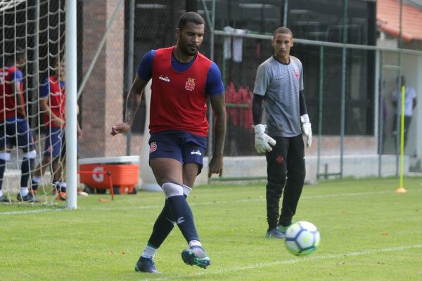 Breno está em fase final de recuperação para poder voltar aos gramados