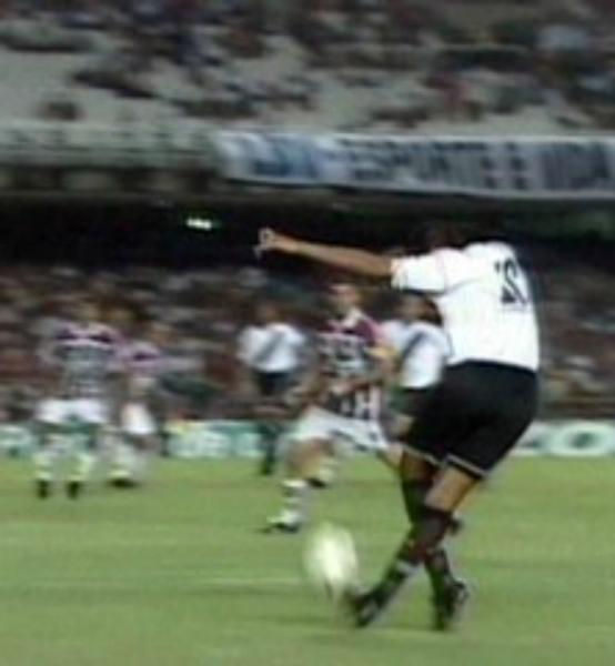 Léo Lima e o histórico passe de letra na final do Carioca de 2003