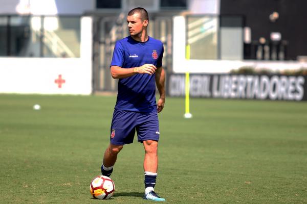 Wagner fará 50 jogos pelo Vasco diante do Racing