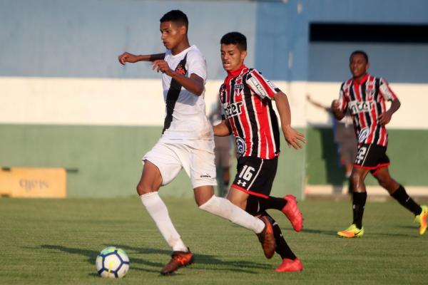 Marrony puxa contra-ataque em Nova Iguaçu