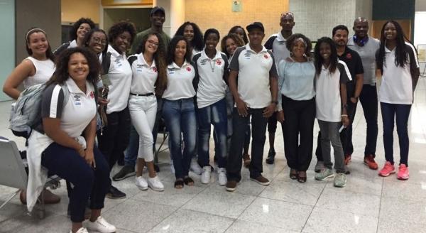 Delegação vascaína no Santos Dumont embarcando para o Rio Grande do Sul