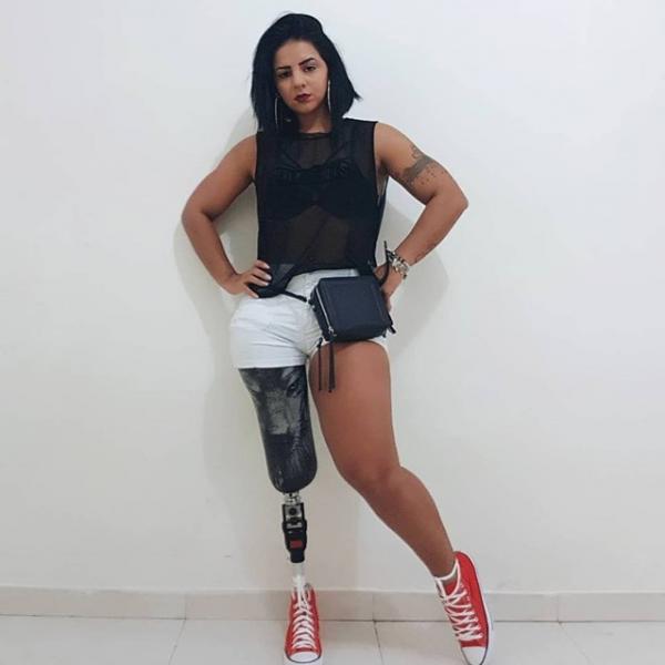 Nadadora tem grande identificação com o mundo artístico