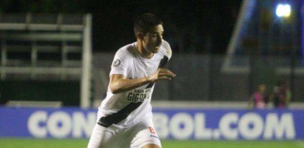 Thiago Galhardo em ação durante jogo do Vasco contra o Racing