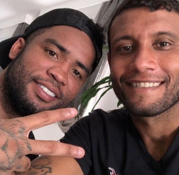 Em rede social, Carlos Alberto celebrou os treinos com o amigo Léo Lima