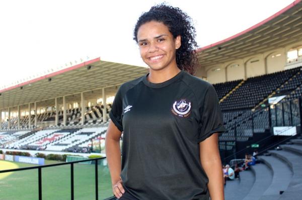 Ana em São Januário se preparando para embarcar para África