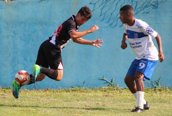 Roger em ação com a camisa do Vasco