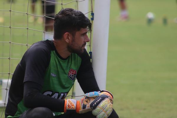 Fernando Miguel está de saída do Vitória