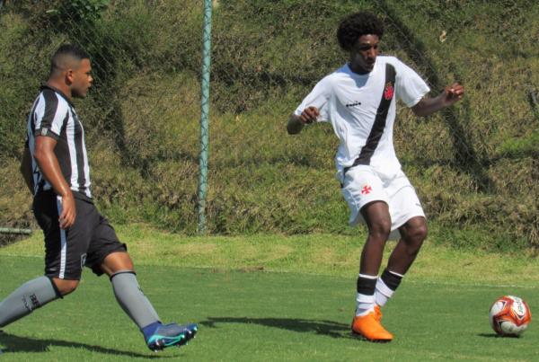 Talles em ação diante do Botafogo