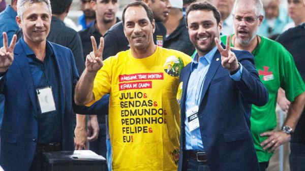 Campello e Júlio Brant, com Edmundo, na eleição do Vasco em seu primeiro turno, no dia 7 de novembro de 2017