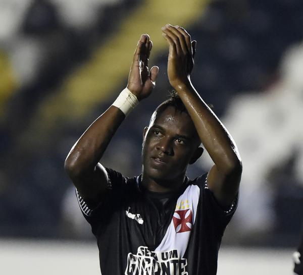 Aplausos de Kelvin após vitória do Vasco por 4 a 1 sobre o América-MG