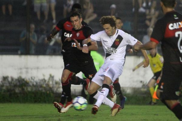 Rafael Galhardo quase deixou sua marca contra o Vitória