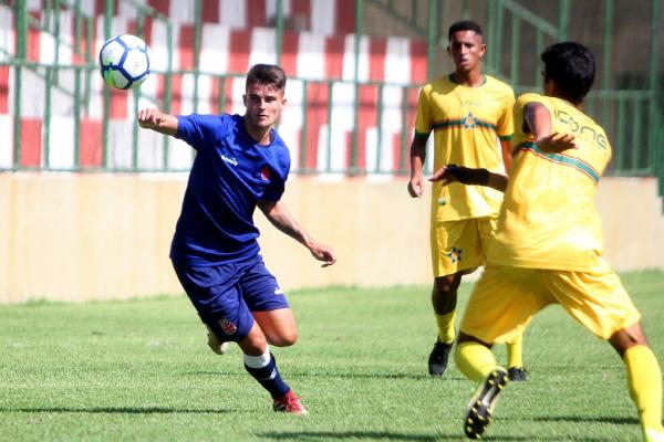 Lucas Pederzoli marcou o primeiro tento vascaíno no duelo