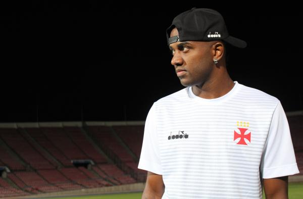 Kelvin é uma das opções da comissão técnica para o jogo
