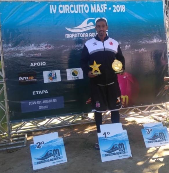 Carlos Hnerique no pódio em Angra dos Reis