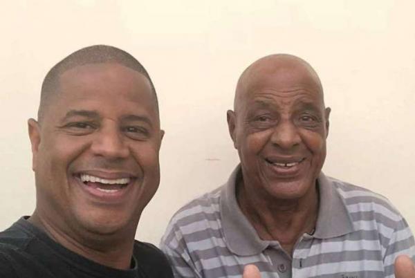 Marcelinho e o pai Adílson, seu principal incentivador no início da vitoriosa carreira