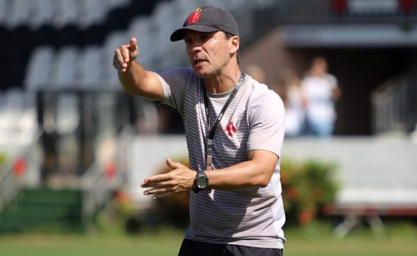 Zé Ricardo tem diversos problemas para escalar o Vasco