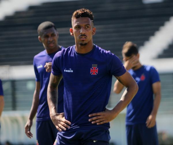 Caio Monteiro treinou na ponta e como centroavante