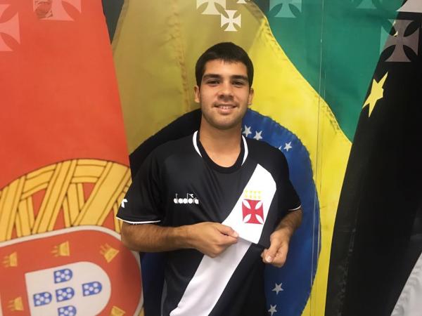 Dudu posou para foto com a camisa do Gigante