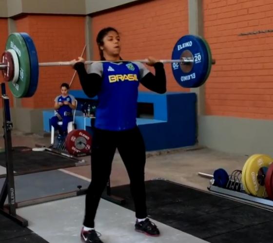 Laura Nascimento durante treinamento em Cochabamba