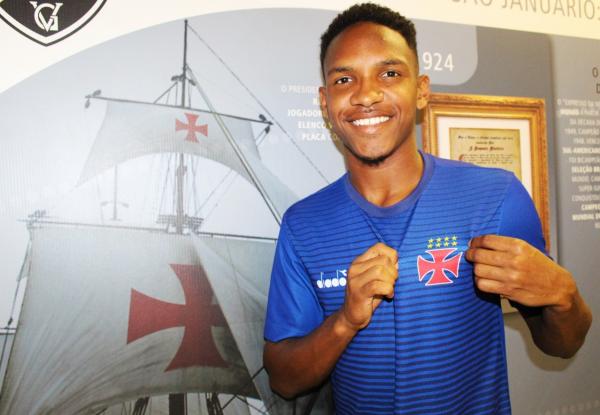 Michel Yan destaca alegria em vestir a camisa do Vasco