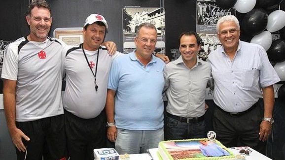 Ercolino, de azul, trabalhou com Rodrigo Caetano na gestão Dinamite
