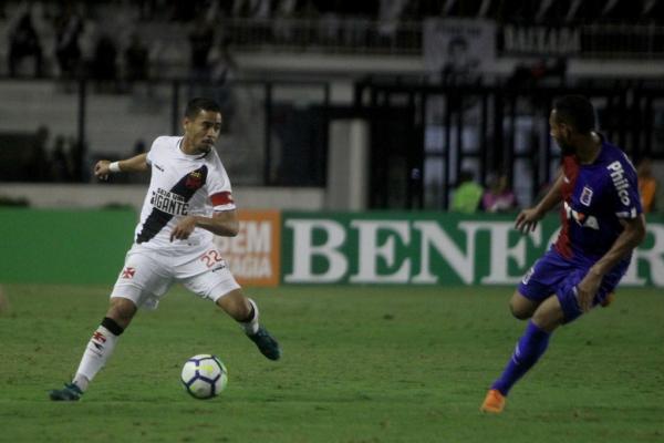 Pikachu foi o capitão do Vasco diante do Paraná
