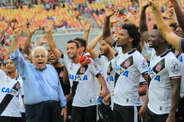 Eurico Miranda comemora título da Taça GB 2016, o seu 50º como dirigente do Vasco