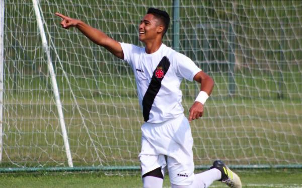 Edvelton marcou um dos gols do Vasco na partida